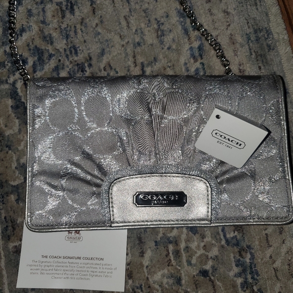 Purses - Picture 4 of 4